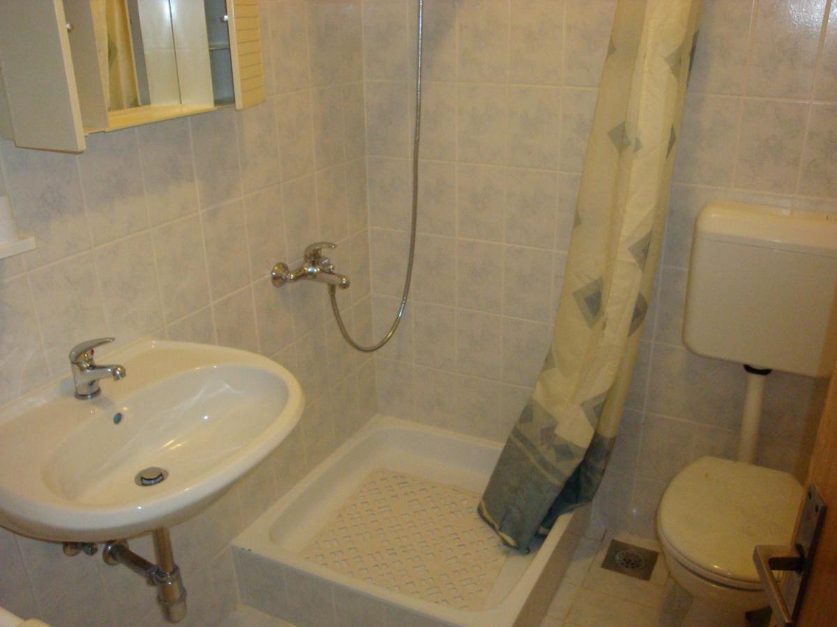 Apartments By The Sea Barbat, Rab - 17620 Barbat na Rabu ภายนอก รูปภาพ